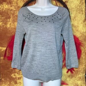 Ann Taylor LOFT- gray/tan 3/4 sleeve decorated crew neck sweater w/back button